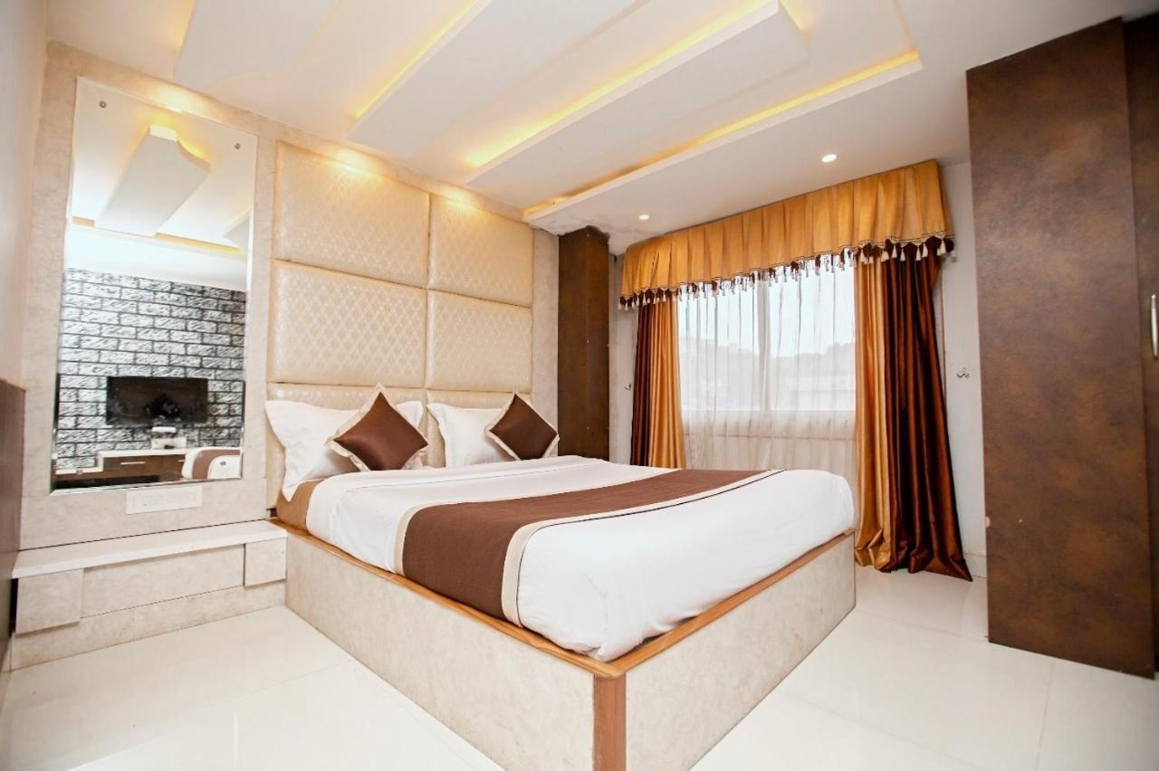 Hotel Maneck Утакаманд Экстерьер фото