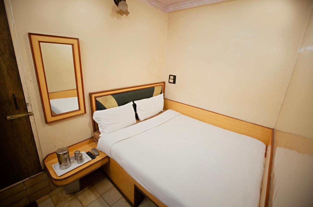 Hotel Maneck Утакаманд Экстерьер фото